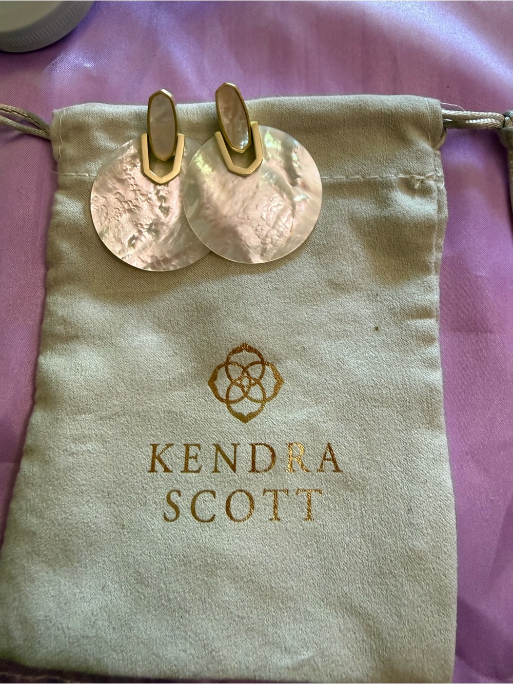 Kendra Scott Iridescent Pink Mother-of-Pearl Disc Drop Earrings